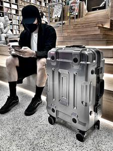 新秀丽行李箱铝框万向轮男潮流时尚28旅行箱20登机箱子24寸26静音