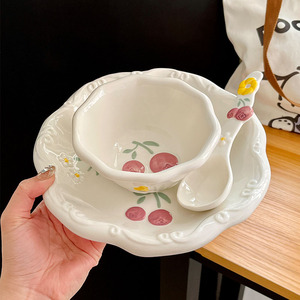 可爱高级感碗碟套装家用釉下彩陶瓷特别好看的饭碗盘子奶油风餐具