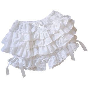 Layered lace slim bottomed bloomers 多层蕾丝修身打底灯笼短裤