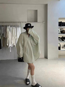 東ROOM设计感男友风白色V领衬衫外套中长款高级性感蝙蝠袖衬衣潮