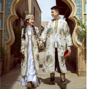 新疆喀什古城情侣写真维吾尔族民族风异域风情旅拍摄影表演服装