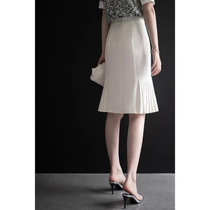 白色西装半身裙女2024夏季新款设计感通勤显瘦中款包臀百褶短裙子