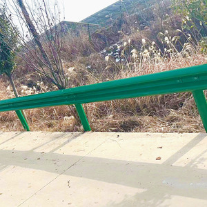 乡村道路波形护栏双波三波锌钢护栏板公路两边镀锌喷塑隔离防撞栏
