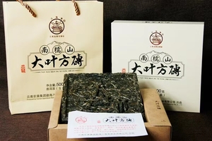 八角亭2016年南糯山大叶方砖500g砖茶 普洱生茶昆明干仓云南茶