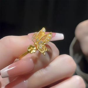 新中式金色彩蝶戒指女精致小众设计轻奢镶钻珍珠开口可调节指环女
