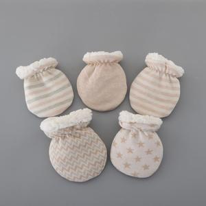 彩棉婴儿加厚物理防抓手套宝宝羊羔绒小手套保暖护新生儿童棉手套