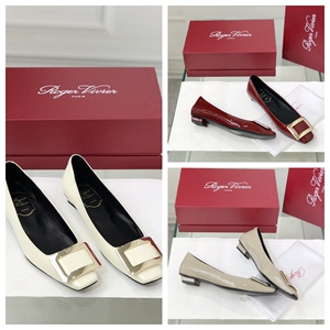 正品代购Roger Vivier/RV新款女士低跟单鞋漆皮方扣平底鞋婚鞋2.5