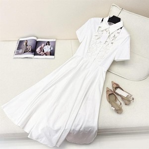 佟丽娅24春夏法式优雅白色长连衣裙前襟立体堆花工艺气质小翻领