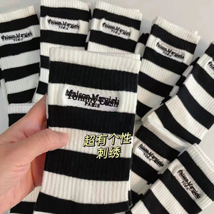 新款韩国潮牌TM联名黑白条纹M6英文刺绣袜子男女运动纯棉中筒袜子
