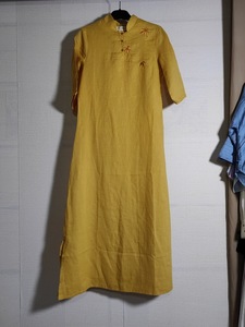 新中式服装品牌尾单　黄色刺绣枫叶图案　麻料旗袍裙