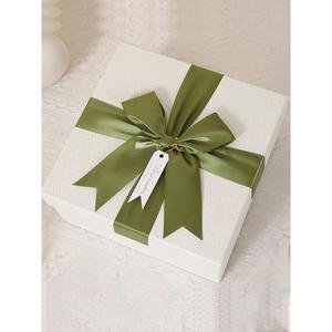 情人节礼物盒高级感小众生日伴手礼盒空盒高档白色简约围巾包装盒