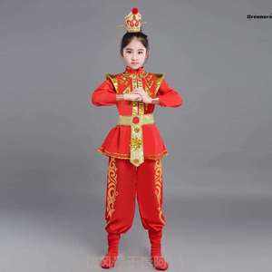 士兵花木兰一节表演满江红服装盔甲。演出服的古代儿童衣服朗诵六