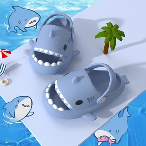 立体儿童鲨鱼洞洞鞋夏家用宝宝防滑厚底凉鞋可爱卡通软底小孩拖鞋