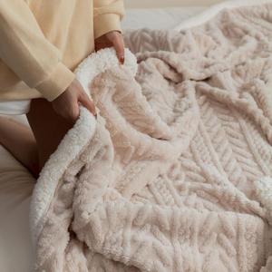 在耳边羊羔绒提花毛毯厚款冬季加厚双层保暖盖毯沙发毯午休毯北欧