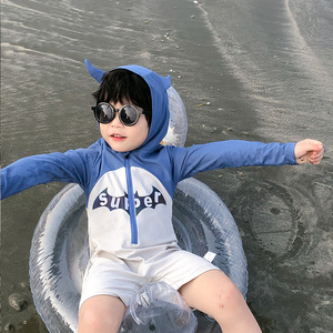 迪卡侬᷂男童泳衣2024夏季儿童长袖防晒速干连体泳装男孩恶魔连帽