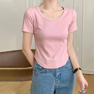 粉色减龄洋气设计感弧形低胸圆领短袖T恤女装新款港味露锁骨上衣