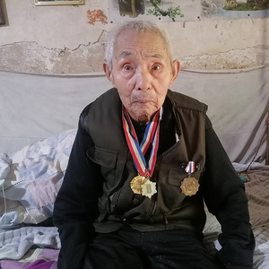安徽100岁老兵王安廷 ，丧子床旧房破 ，为他筹生活补助  公益