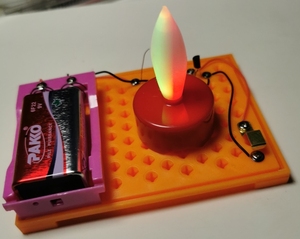 电子蜡烛升级换代发光变色包含叠层电池 设计巧妙考验智慧能力。