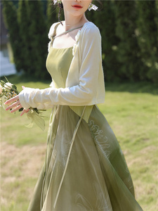 法式别致惊艳绿色连衣裙高端气质名媛女神范高级感吊带开衫两件套