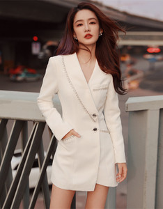 李沁明星同款白色重工镶钻西装连衣裙高级感西服女外套气质女神范