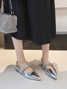 时尚女人玛丽珍女鞋2024新款春真皮水钻舒适软皮银色尖头低跟单鞋