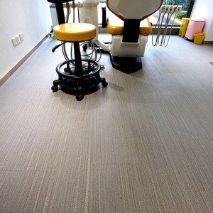 广东佛山方块PVC胶地板工程LVT片材地板厂家直销仿地毯纹石塑地砖