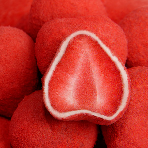 QMINI冻干草莓夹心白巧克力120g礼盒装 抹茶网红零食可可脂