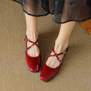 红色单鞋女春夏新款漆皮平底方头低跟鞋交叉扣带玛丽珍鞋大码女鞋