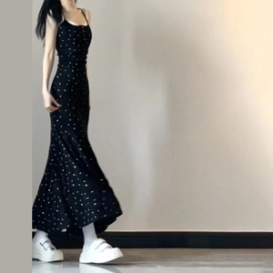 黑色波点连衣裙子女夏季2024新款鱼尾裙小众设计气质法式吊带长裙