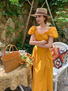 橙色V领吊带泡泡袖连衣裙女夏季新款法式初恋甜美收腰显瘦长裙子