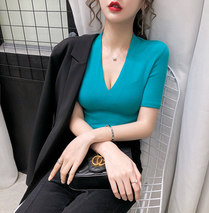 气质短袖t恤女显丰满性感v领上衣2020流行韩版女装时尚新款打底衫