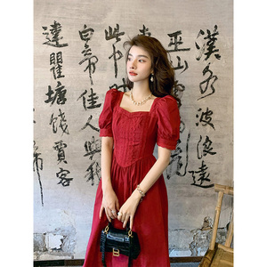 邓六六法式复古赫本风红裙子别致设计感订婚裙惊艳红色连衣裙女夏