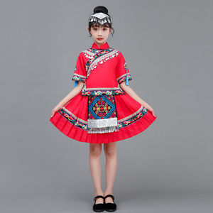 六一少数民族服装儿童广西壮族彝舞蹈演出苗族黎女小学生表演小孩