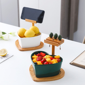 北欧创意爱心形碗陶瓷水果盘带小叉子手机架家用客厅水果碗沙拉碗