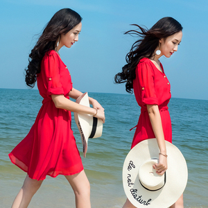 沙滩裙女夏2023新款波西米亚海边度假短裙巴厘岛海滩红色连衣裙仙