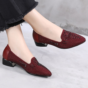 一脚蹬妈妈鞋酒红色带钻3厘米平跟单鞋优雅小皮鞋40-50岁中年女鞋