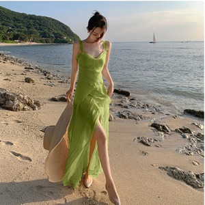 惊艳绿色裙子高级感法式V领荷叶边气质绝美连衣裙超仙开叉吊带裙