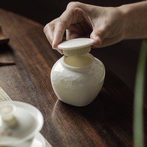 中式羊脂玉瓷手工浮雕梅花茶叶罐陶瓷密封罐迷你罐子便携小号储存
