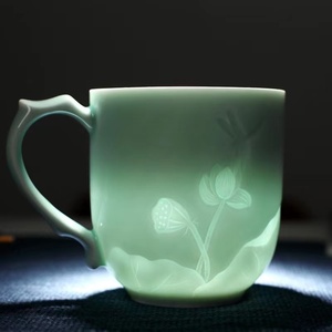 创意莲花图案浮雕陶瓷杯个性情侣马克杯带盖家用水杯办公茶杯