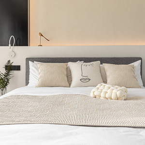 北欧风样板房软装床品米白色褶皱布床旗床尾巾床头靠枕靠包奶油色