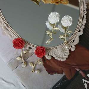包邮玫瑰舒芙蕾法式优雅温柔小众纯白玫瑰红玫瑰水滴珍珠耳环