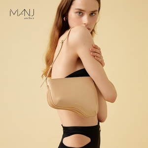 MANU Atelier 牛皮 Curve Bag 单肩手提腋下包 小众设计女包