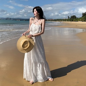 白色超仙蕾丝镂空吊带连衣裙夏长款三亚海边泰国版纳旅行拍照裙子