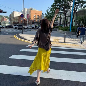 韩国东大门2024夏季新款黄色不规则下摆松紧腰伞裙仙女休闲半身裙