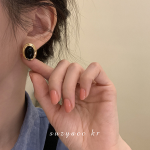 suzyacc kr复古高级感黑白宝石椭圆耳钉2024年新款潮小众设计耳环