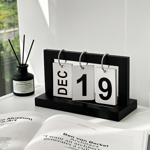 北欧简约木质日历摆件2024新款台历ins创意办公桌面装饰品小摆件