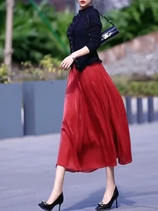 小个子气质高级感赫本风法式2024新款半身长裙红色醋酸缎面半身裙