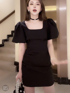 李婉君同款2022夏季新款小众设计感赫本风气质女神法式方领小黑裙