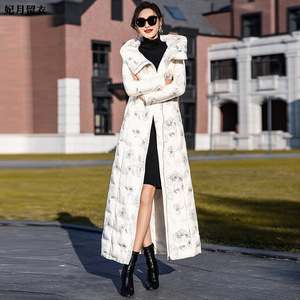 白色羽绒服女2021年冬季新品时尚气质修身长款过膝白鸭绒绣花外套