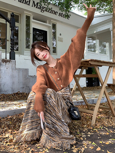 条纹吊带连衣裙套装女装秋冬季新款法式流苏针织毛衣裙外套两件套